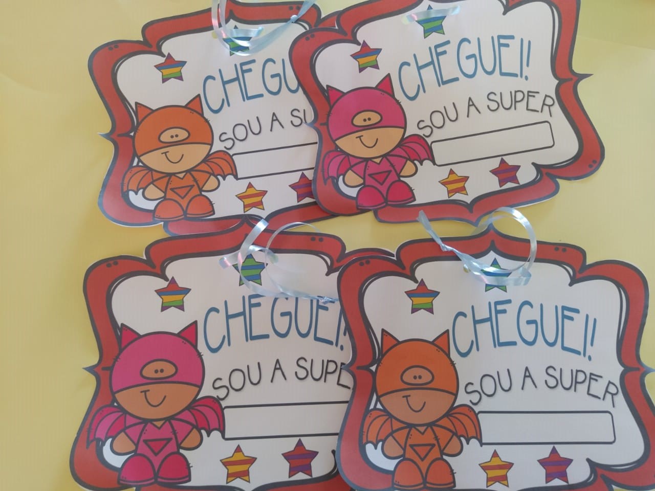 Placa volta às aulas educação infantil menina