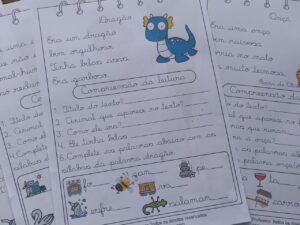 Pequenos textos com atividades letra cursiva em PDF